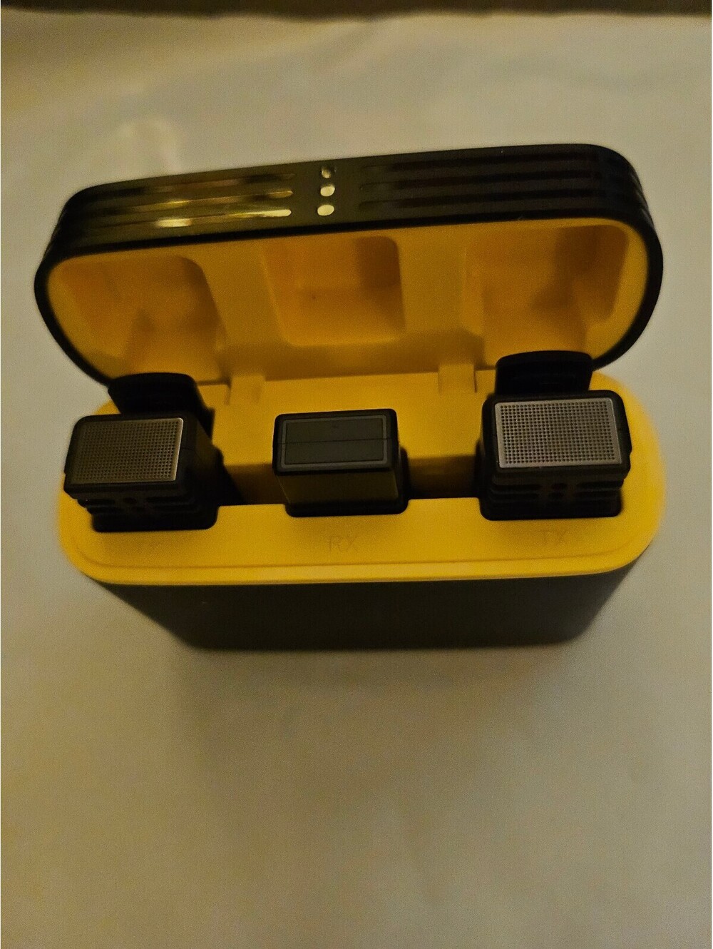 Wireless Microphone System with Charging Case - brand unknown - powers as-is
